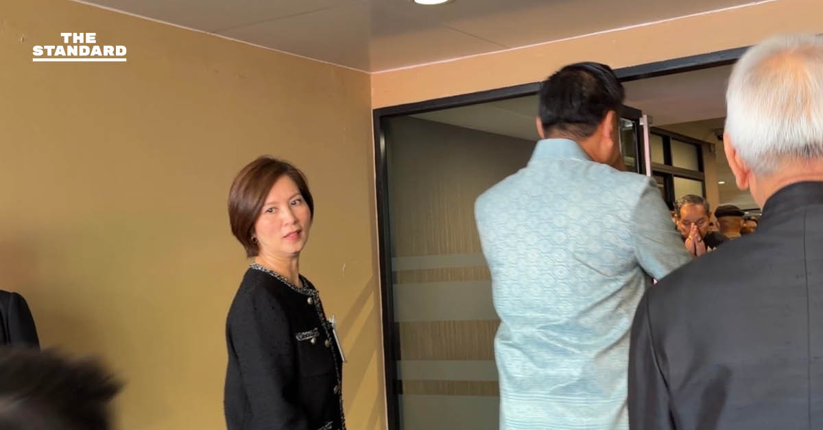 ตรีนุช เทียนทอง รัฐมนตรีว่าการกระทรวงแรงงาน ขณะออกจากทำเนียบรัฐบาล