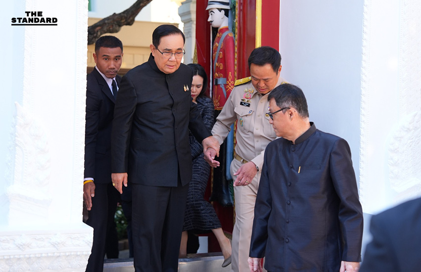 2 นายกฯ กราบสักการะสมเด็จพระสังฆราช ขอพรปีใหม่ 2569 ‘ประยุทธ์’ ให้กำลังใจ ‘อนุทิน’ แก้ปัญหาชายแดน ขอให้อดทน 1