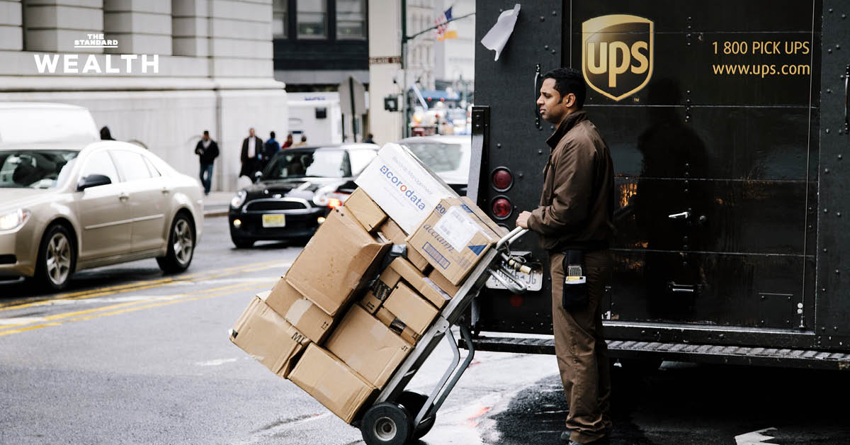 พนักงาน UPS ทำงานท่ามกลางการปรับลดคนและกลยุทธ์ลดต้นทุนเพื่อแข่งขันกับ Amazon
