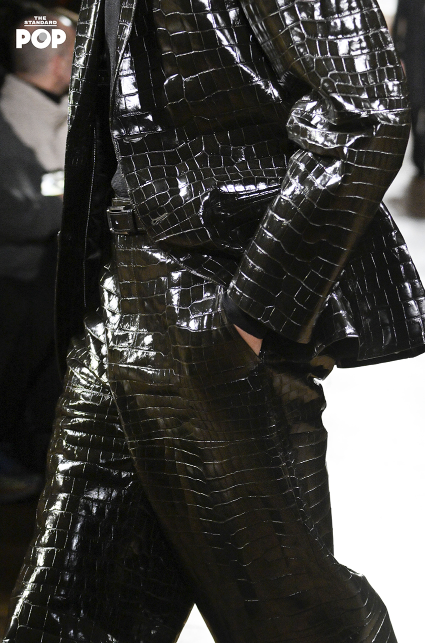 รูปภาพคอลเล็กชันเสื้อผ้า Fall/Winter 2026 สำหรับผู้หญิงจาก Hermès โดย Véronique Nichanian จัดแสดง ณ อาคารตลาดหุ้นเก่าในกรุงปารีส 5