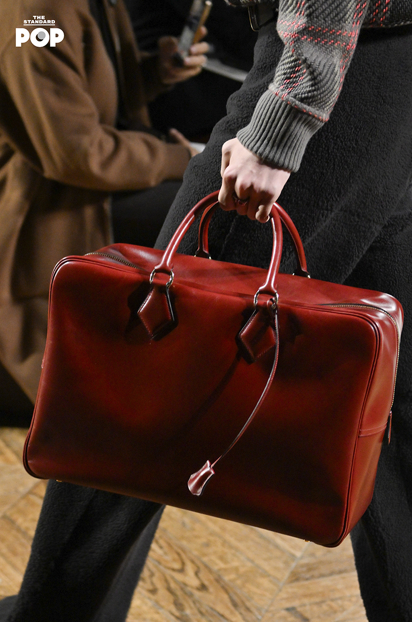 รูปภาพคอลเล็กชันเสื้อผ้า Fall/Winter 2026 สำหรับผู้หญิงจาก Hermès โดย Véronique Nichanian จัดแสดง ณ อาคารตลาดหุ้นเก่าในกรุงปารีส 9