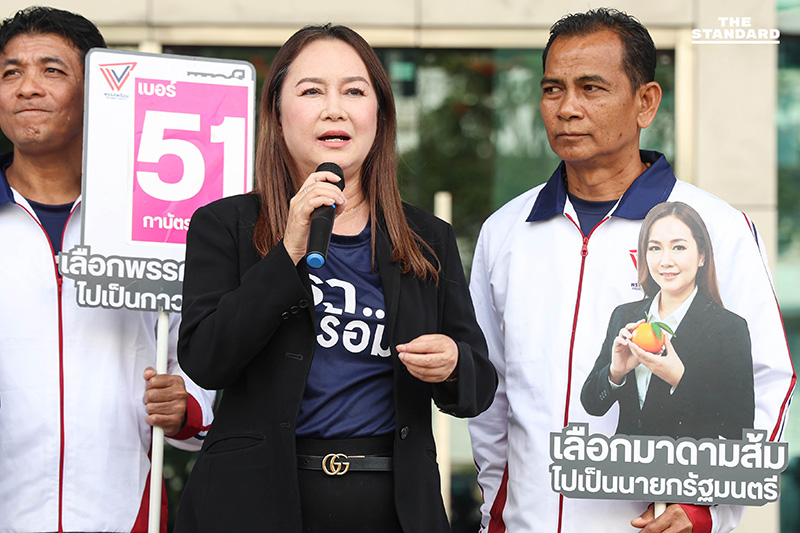 Based on the rule add a space before proper nouns that follow a verb, and identifying วรัญชัย as the only clear proper noun in the headline (which is not preceded by a verb that would trigger the rule), no spacing changes are required for this specific headline. Original Headline: `‘วรัญชัย’ นำพรรคเล็กแถลงท่าที ทวงพื้นที่สื่อ เสนอการเมืองยึดโยงประชาชน` Reformatted Headline (no changes needed per rule): `‘วรัญชัย’ นำพรรคเล็กแถลงท่าที ทวงพื้นที่สื่อ เสนอการเมืองยึดโยงประชาชน` 3