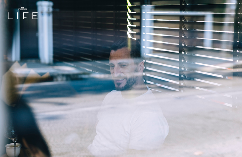 ภาพเชฟ Wilfrid Hocquet อธิบายแนวคิดอาหาร Smoked & Grill สำหรับร้าน Felix 5