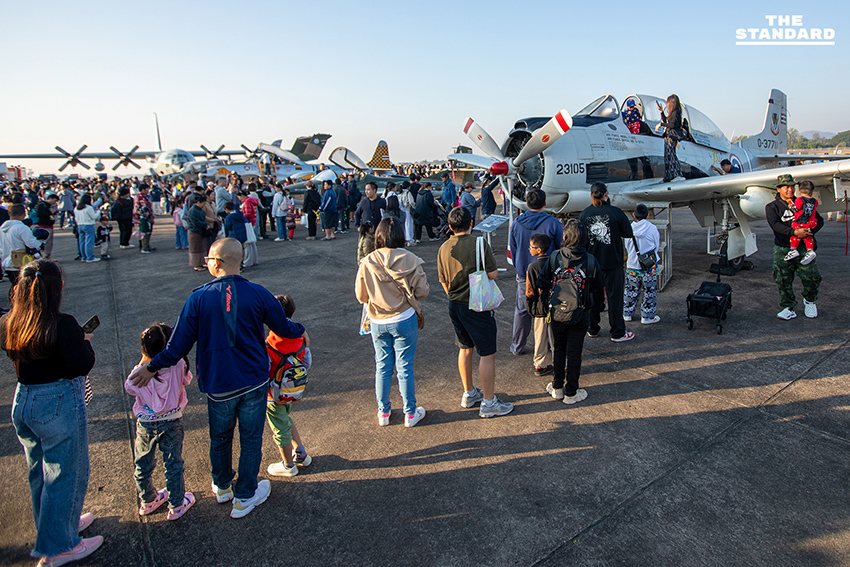 กองบิน 41 จัดงานวันเด็ก เชียงใหม่ 2569 เยาวชนแห่ร่วมกิจกรรมโชว์เครื่องบิน AT-6TH ทำจราจรติดขัด 12