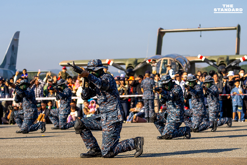 กองบิน 41 จัดงานวันเด็ก เชียงใหม่ 2569 เยาวชนแห่ร่วมกิจกรรมโชว์เครื่องบิน AT-6TH ทำจราจรติดขัด 7