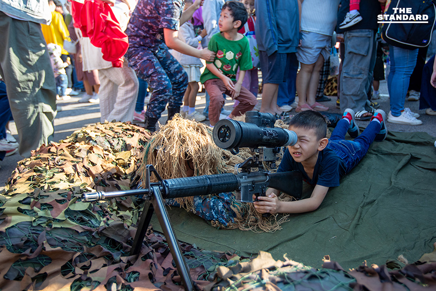 กองบิน 41 จัดงานวันเด็ก เชียงใหม่ 2569 เยาวชนแห่ร่วมกิจกรรมโชว์เครื่องบิน AT-6TH ทำจราจรติดขัด 9