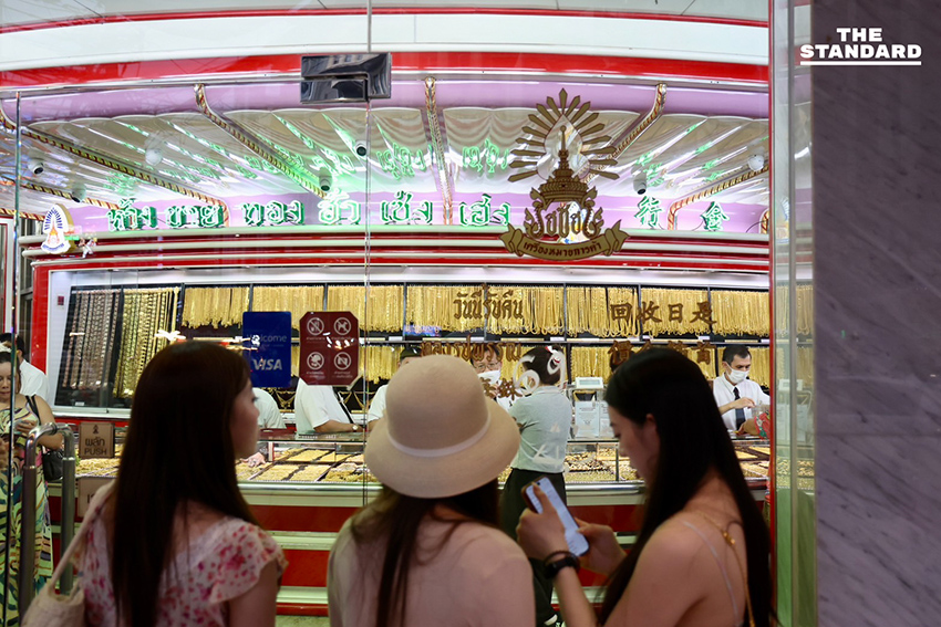คนแห่เข้า ร้านทอง เยาวราช หลังราคาพุ่งทะลุเกิน 70,000 บาท ผันผวนทั้งวัน 45 ครั้ง 7