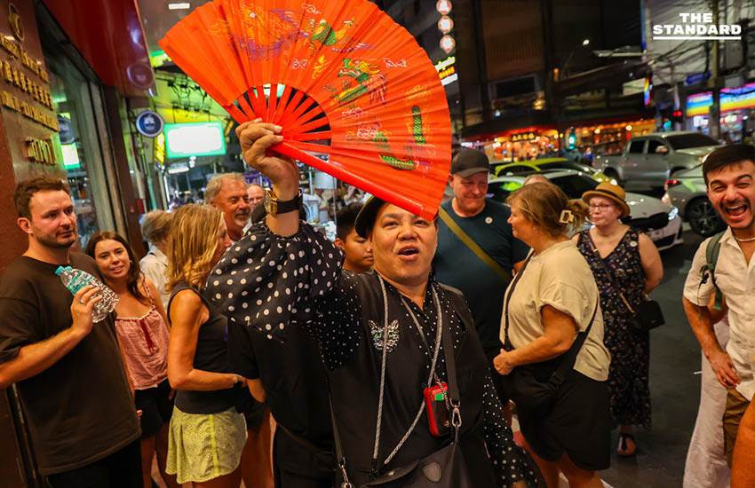 เยาวราชคึกคัก นักท่องเที่ยวแน่นรับต้นปี ไกด์เผยเทรนด์ฮิต ‘นั่งตุ๊กตุ๊ก-ตะลุย มิชลิน’ 1