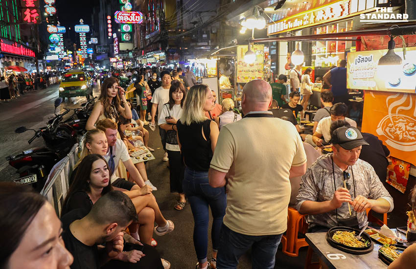 เยาวราชคึกคัก นักท่องเที่ยวแน่นรับต้นปี ไกด์เผยเทรนด์ฮิต ‘นั่งตุ๊กตุ๊ก-ตะลุย มิชลิน’ 4