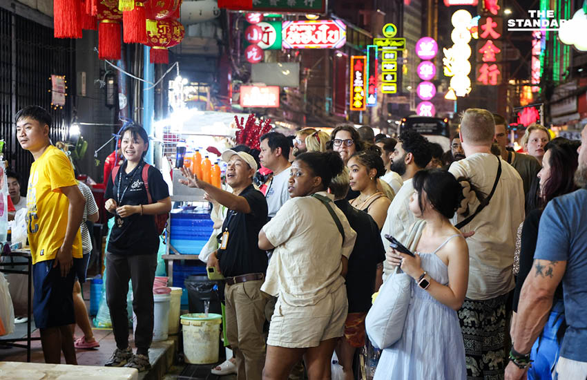 เยาวราชคึกคัก นักท่องเที่ยวแน่นรับต้นปี ไกด์เผยเทรนด์ฮิต ‘นั่งตุ๊กตุ๊ก-ตะลุย มิชลิน’ 5