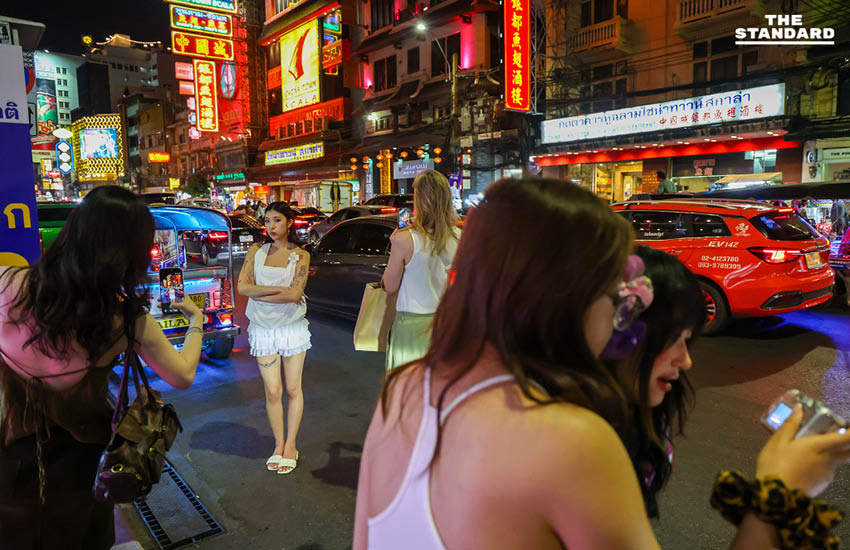 เยาวราชคึกคัก นักท่องเที่ยวแน่นรับต้นปี ไกด์เผยเทรนด์ฮิต ‘นั่งตุ๊กตุ๊ก-ตะลุย มิชลิน’ 6