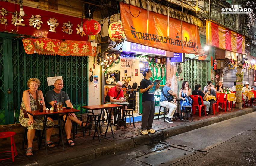 เยาวราชคึกคัก นักท่องเที่ยวแน่นรับต้นปี ไกด์เผยเทรนด์ฮิต ‘นั่งตุ๊กตุ๊ก-ตะลุย มิชลิน’ 9