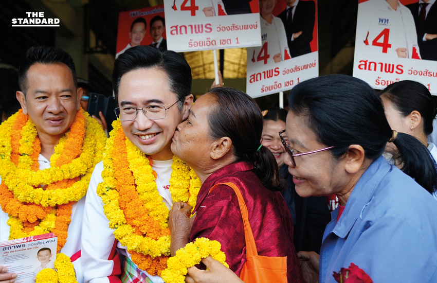 ศ.ดร.ยศชนัน วงศ์สวัสดิ์ แคนดิเดตนายกฯ พรรคเพื่อไทย ลงพื้นที่หาเสียง ตลาดทุ่งเจริญ จังหวัดร้อยเอ็ด พบปะประชาชนอย่างเป็นกันเอง 1