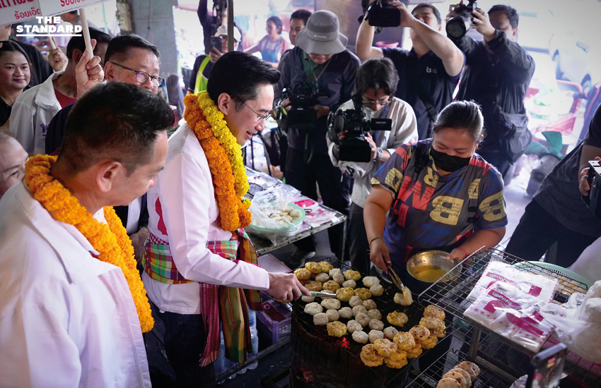 ศ.ดร.ยศชนัน วงศ์สวัสดิ์ แคนดิเดตนายกฯ พรรคเพื่อไทย ลงพื้นที่หาเสียง ตลาดทุ่งเจริญ จังหวัดร้อยเอ็ด พบปะประชาชนอย่างเป็นกันเอง 3