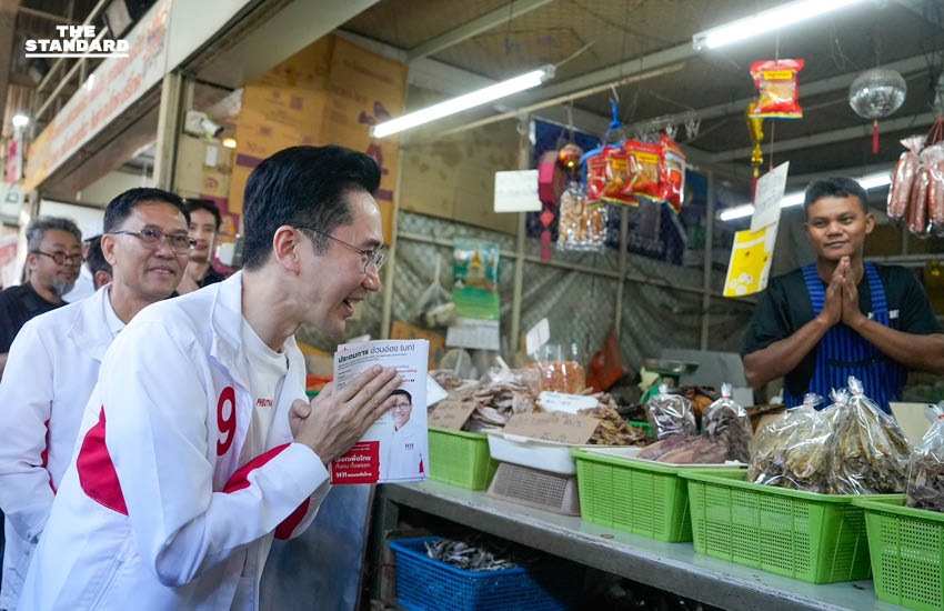 ยศชนันเดินหาเสียง ตลาดบางใหญ่ แม่ค้าผลไม้ให้กำลังใจ บอกอย่าสนโพล คนจะเลือกเขาก็เลือก เชื่อคะแนนมุดดินยังมีเยอะ 4