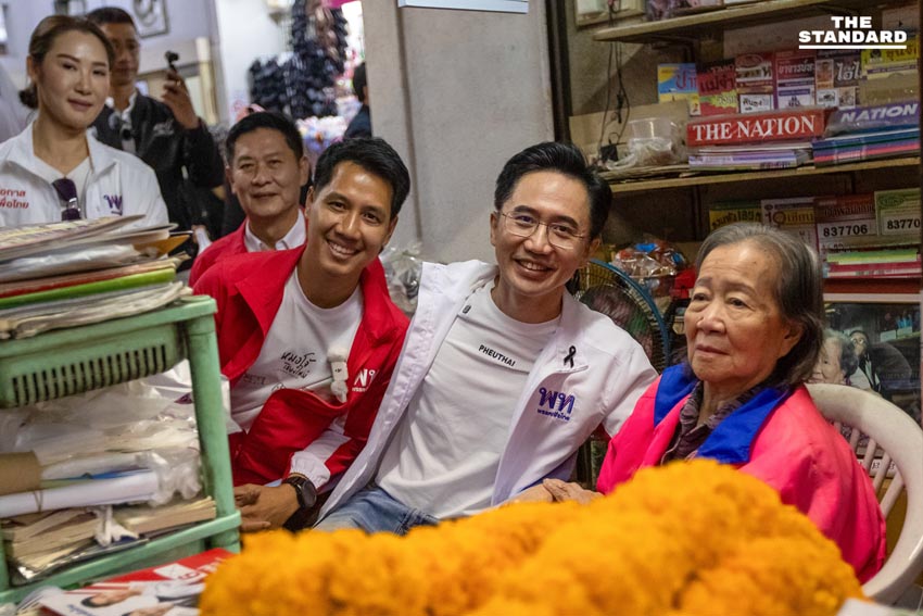 ยศชนันเดินหาเสียง ตลาดวโรรส แวะทัก ป้าอรุณศรี ร้านหนังสือพิมพ์เก่าแก่แฟนคลับ ทักษิณ ขณะพ่อค้าแม่ค้าต้อนรับคึกคัก 1