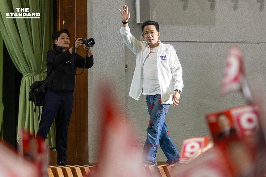 ศ.ดร.ยศชนัน วงศ์สวัสดิ์ และ จุลพันธ์ อมรวิวัฒน์ หัวหน้าพรรคเพื่อไทย ปราศรัยหาเสียงต่อหน้าประชาชนจำนวนมากในจังหวัดเชียงใหม่ 10