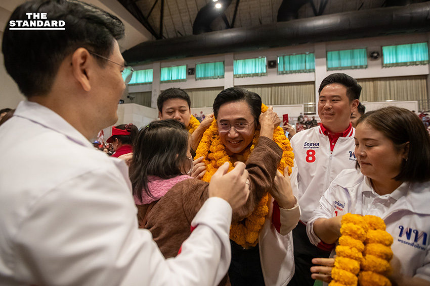 ศ.ดร.ยศชนัน วงศ์สวัสดิ์ และ จุลพันธ์ อมรวิวัฒน์ หัวหน้าพรรคเพื่อไทย ปราศรัยหาเสียงต่อหน้าประชาชนจำนวนมากในจังหวัดเชียงใหม่ 6