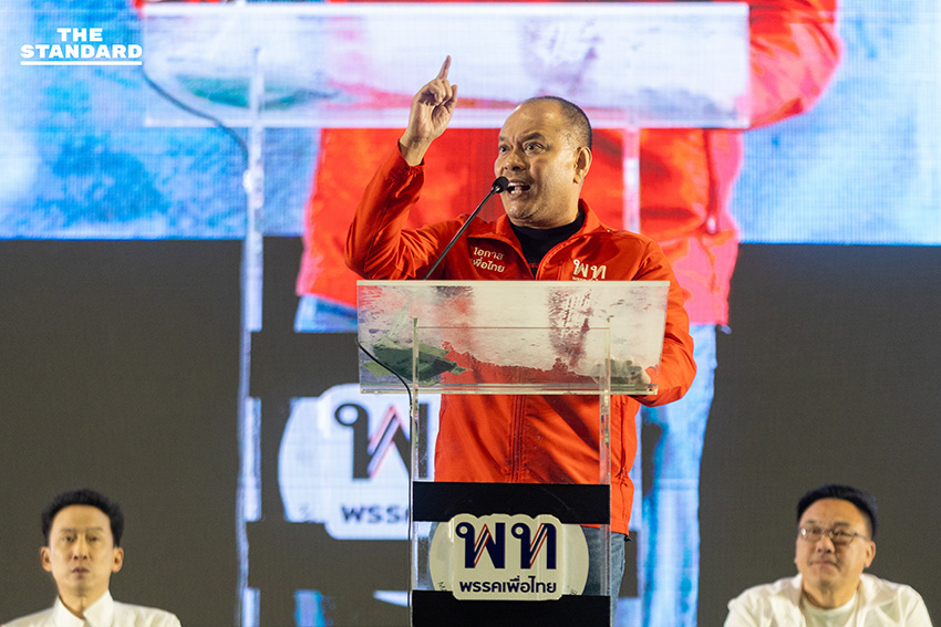 ศ.ดร.ยศชนัน วงศ์สวัสดิ์ และ จุลพันธ์ อมรวิวัฒน์ หัวหน้าพรรคเพื่อไทย ปราศรัยหาเสียงต่อหน้าประชาชนจำนวนมากในจังหวัดเชียงใหม่ 7
