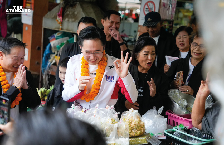 ศ.ดร.ยศชนัน วงศ์สวัสดิ์ แคนดิเดตนายกฯ เพื่อไทย พบปะประชาชนที่ตลาดหนองคาย