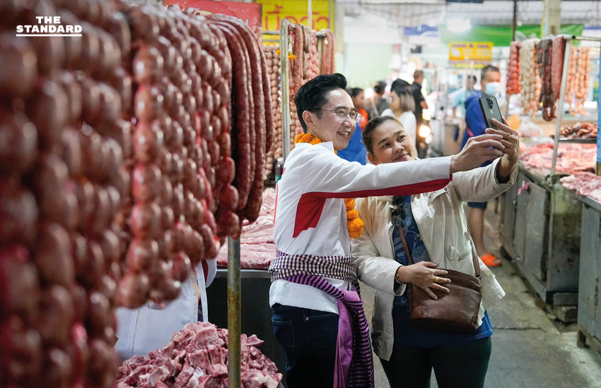 ศ.ดร.ยศชนัน วงศ์สวัสดิ์ แคนดิเดตนายกฯ เพื่อไทย พบปะประชาชนที่ตลาดหนองคาย