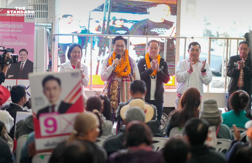 ศ.ดร.ยศชนัน วงศ์สวัสดิ์ แคนดิเดตนายกฯ เพื่อไทย พบปะประชาชนที่ตลาดหนองคาย