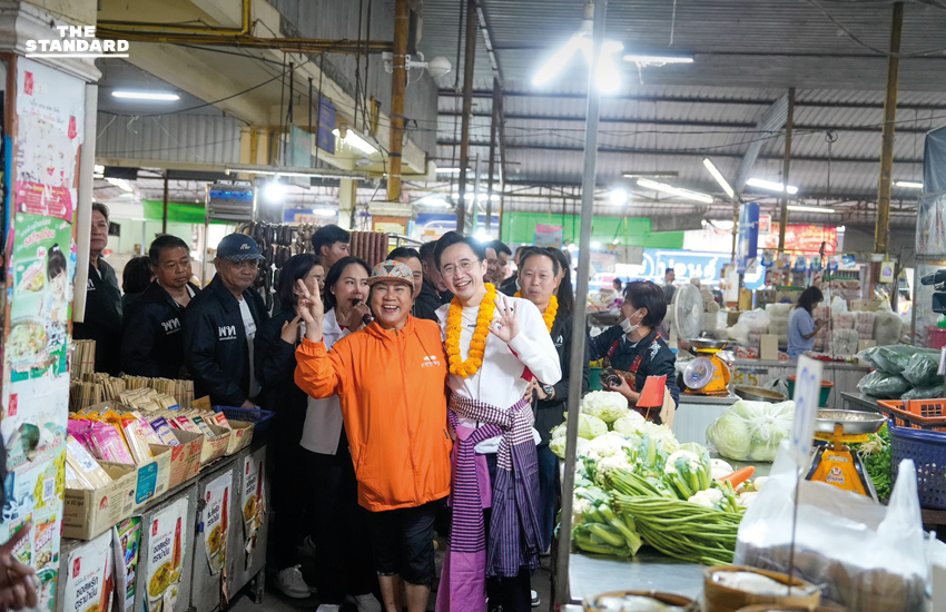 ศ.ดร.ยศชนัน วงศ์สวัสดิ์ แคนดิเดตนายกฯ เพื่อไทย พบปะประชาชนที่ตลาดหนองคาย