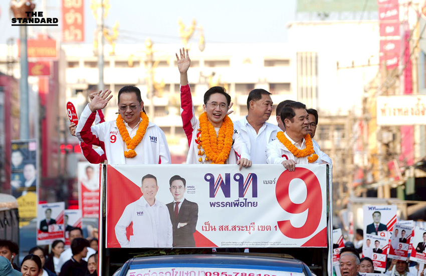 ยศชนันนำทัพเพื่อไทยบุก **สระบุรี** โชว์ลีลาลวกบะหมี่บอกพร้อมดัน **เมืองสระบุรี** สู่เมืองเที่ยว ด้านชาวบ้านมอบพวงมาลัยกะหรี่ปั๊บต้อนรับอบอุ่น 1