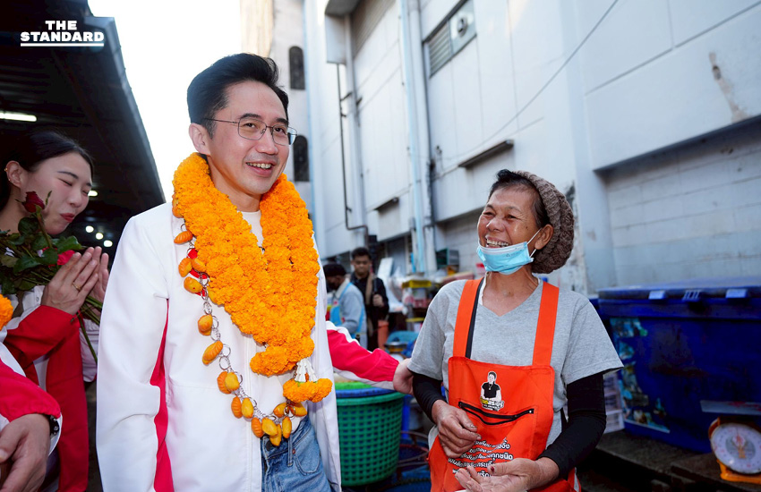 ยศชนันนำทัพเพื่อไทยบุก **สระบุรี** โชว์ลีลาลวกบะหมี่บอกพร้อมดัน **เมืองสระบุรี** สู่เมืองเที่ยว ด้านชาวบ้านมอบพวงมาลัยกะหรี่ปั๊บต้อนรับอบอุ่น 5