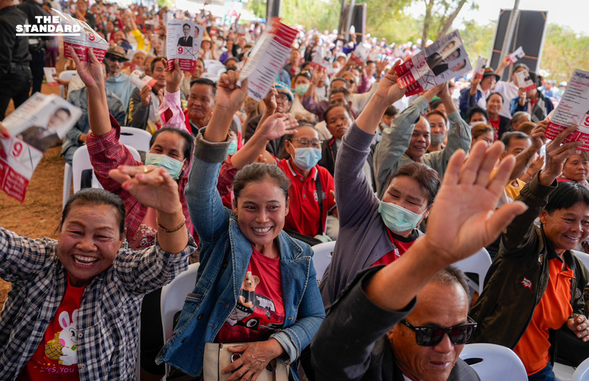 ศ.ดร. ยศชนัน วงศ์สวัสดิ์ แคนดิเดตนายกฯ พรรคเพื่อไทย ปราศรัยหาเสียงต่อหน้าประชาชนจำนวนมากในจังหวัดอุดรธานี 14