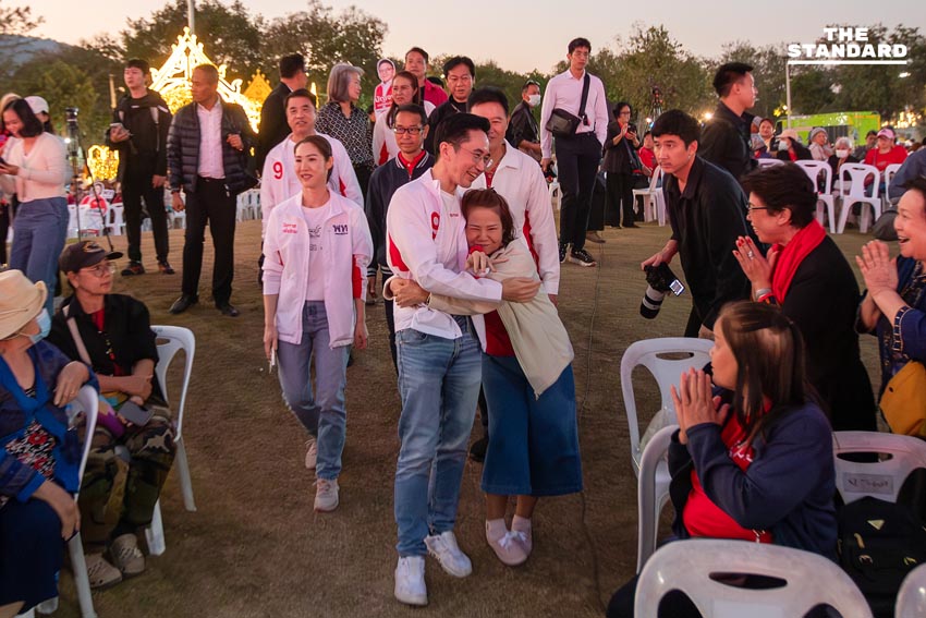 ยศชนัน ปิดเวทีปราศรัยใหญ่ เชียงใหม่ ขอเหมาทั้ง 10 เขต สัญญาเป็นรัฐบาลจะนำนักท่องเที่ยวกลับมาแอ่วเหนือ 4