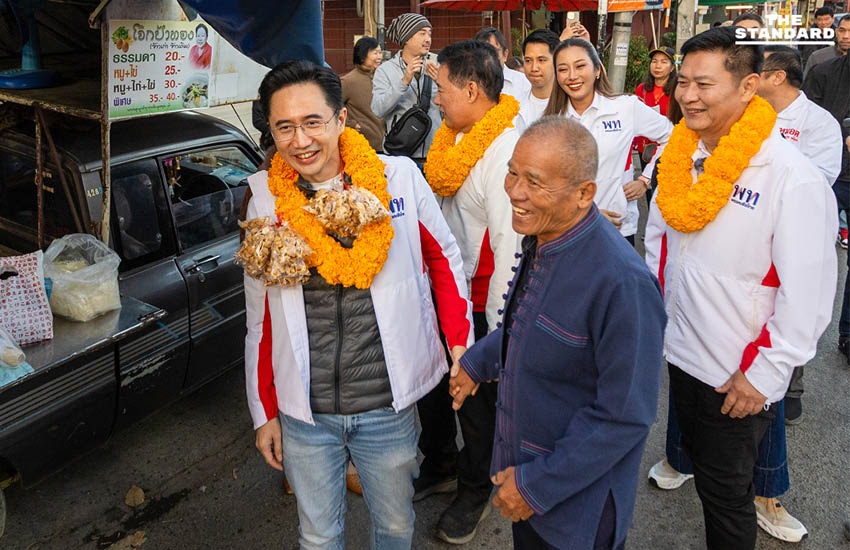 ยศชนัน บุกตลาดเช้าสารภี พ่อค้าแม่ค้าแห่มอบพวงมาลัยแคบหมูต้อนรับคึกคัก บอกจะพลิกฟื้น **เชียงใหม่** เริ่มต้นที่อากาศสะอาด 5