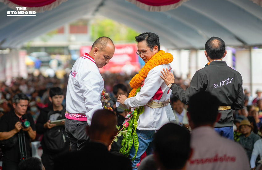 ศ.ดร.ยศชนัน วงศ์สวัสดิ์ และ สมชาย วงศ์สวัสดิ์ ลงพื้นที่หาเสียงที่จังหวัดนครศรีธรรมราช ท่ามกลางประชาชนที่มารอต้อนรับและให้กำลังใจ 3