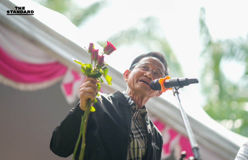 ศ.ดร.ยศชนัน วงศ์สวัสดิ์ และ สมชาย วงศ์สวัสดิ์ ลงพื้นที่หาเสียงที่จังหวัดนครศรีธรรมราช ท่ามกลางประชาชนที่มารอต้อนรับและให้กำลังใจ 4