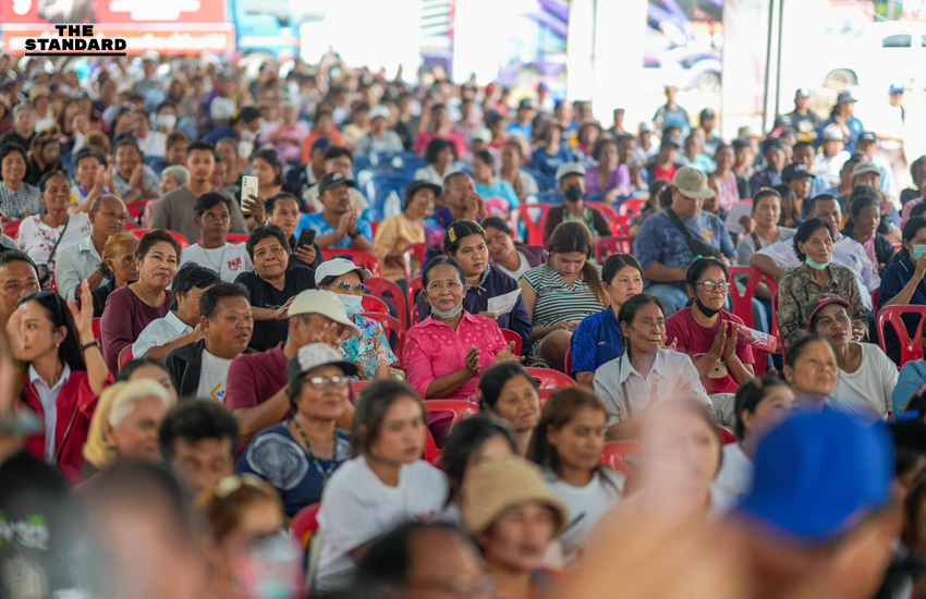 ศ.ดร.ยศชนัน วงศ์สวัสดิ์ และ สมชาย วงศ์สวัสดิ์ ลงพื้นที่หาเสียงที่จังหวัดนครศรีธรรมราช ท่ามกลางประชาชนที่มารอต้อนรับและให้กำลังใจ 5