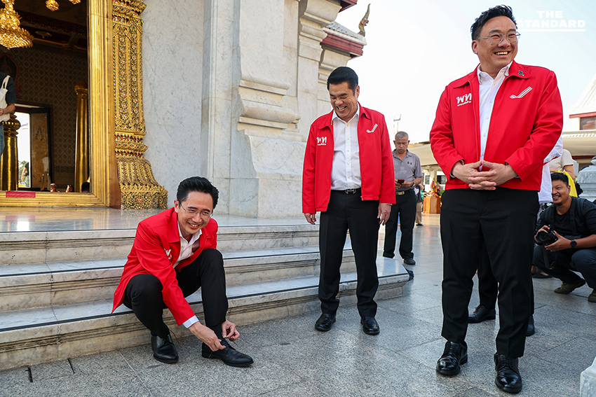 ยศชนัน ยกทีมเพื่อไทยไหว้ ศาลหลักเมือง ขอพรให้คนเลือกทั้งพรรคทั้งคน 6