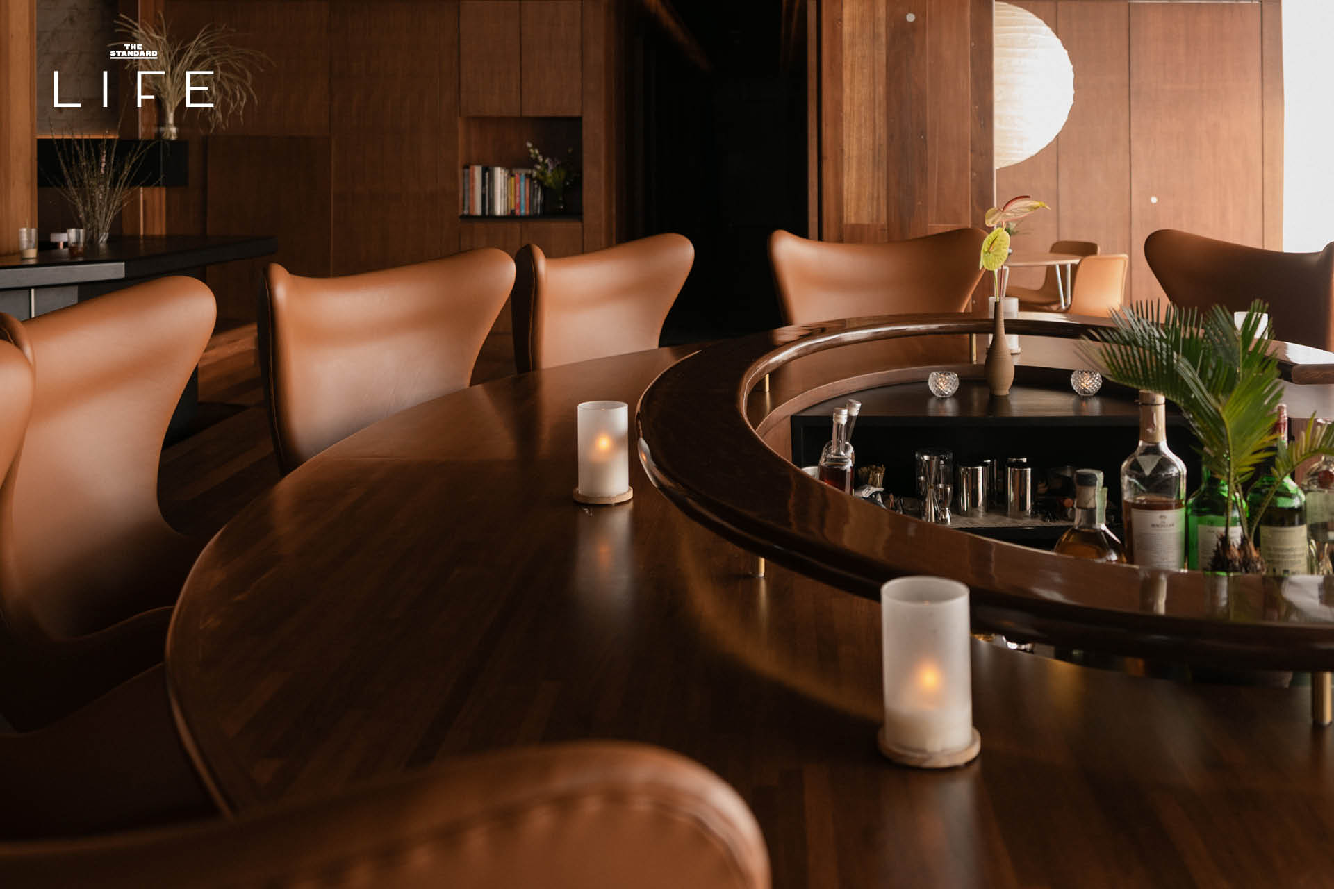 The NORM Bangkok บนชั้น 42 ตกแต่งด้วยเฟอร์นิเจอร์ Fritz Hansen