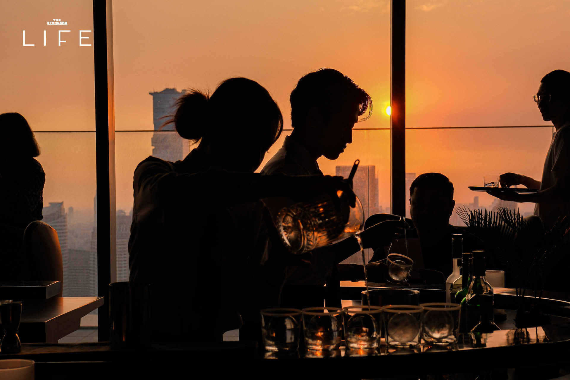 The NORM Bangkok บนชั้น 42 ตกแต่งด้วยเฟอร์นิเจอร์ Fritz Hansen