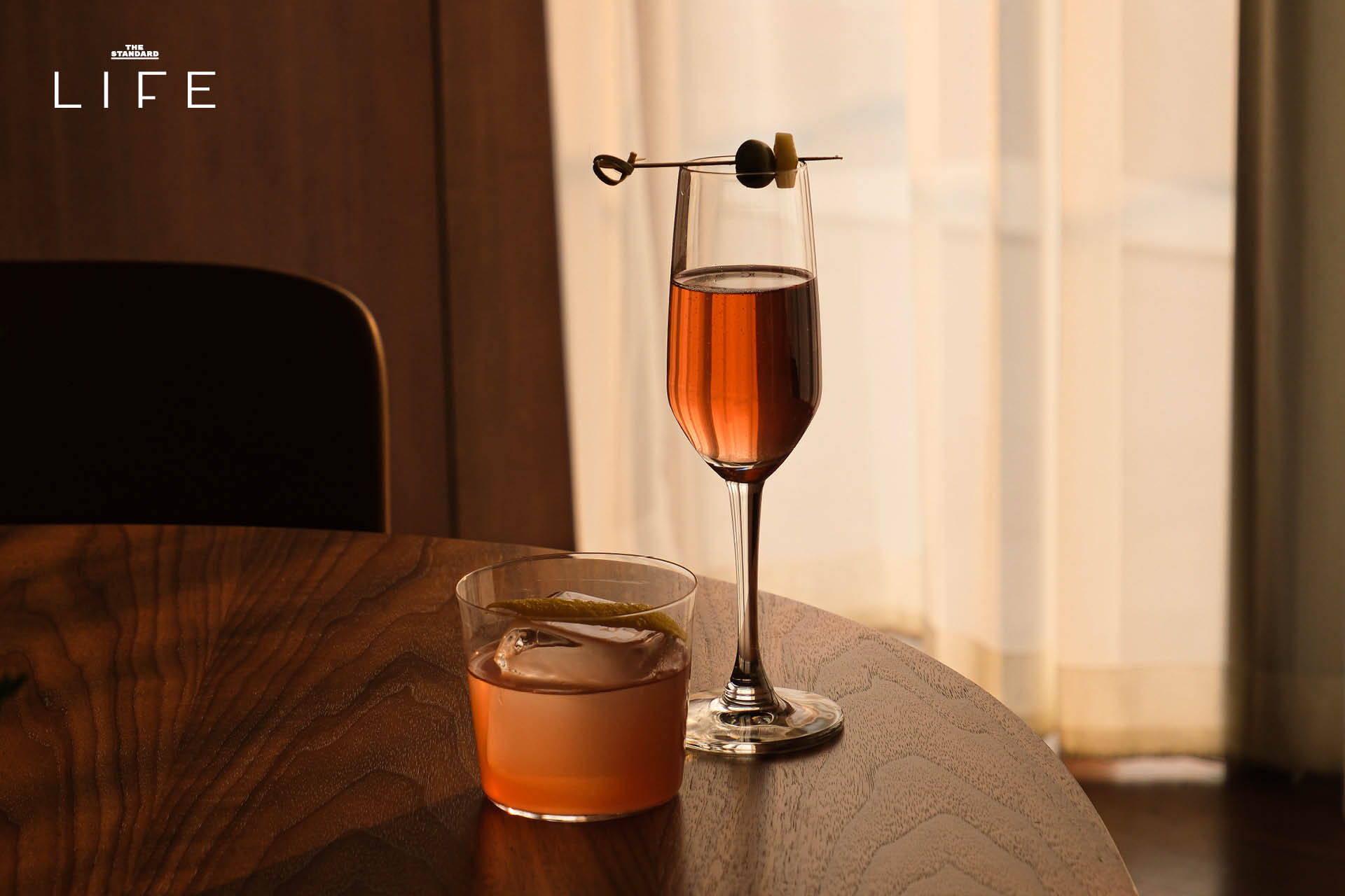 The NORM Bangkok บนชั้น 42 ตกแต่งด้วยเฟอร์นิเจอร์ Fritz Hansen