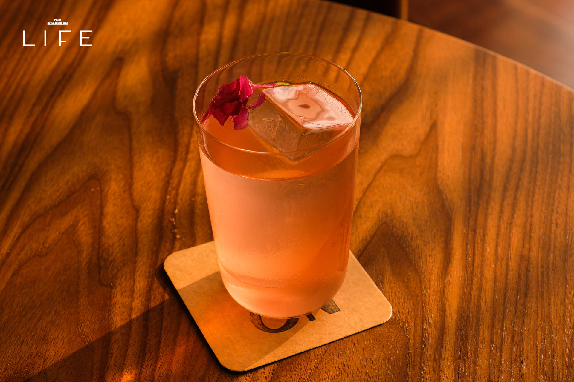 The NORM Bangkok บนชั้น 42 ตกแต่งด้วยเฟอร์นิเจอร์ Fritz Hansen