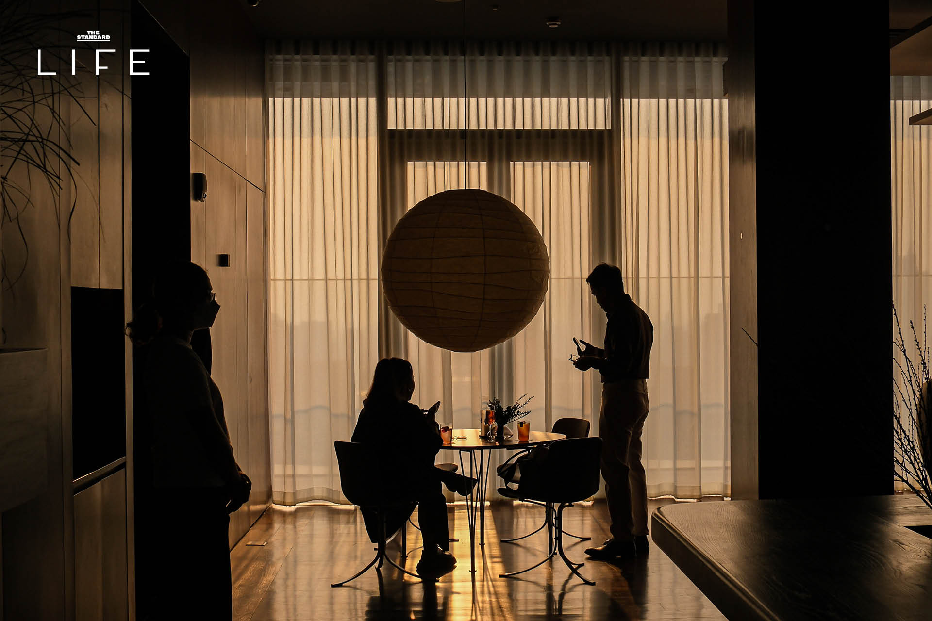 The NORM Bangkok บนชั้น 42 ตกแต่งด้วยเฟอร์นิเจอร์ Fritz Hansen