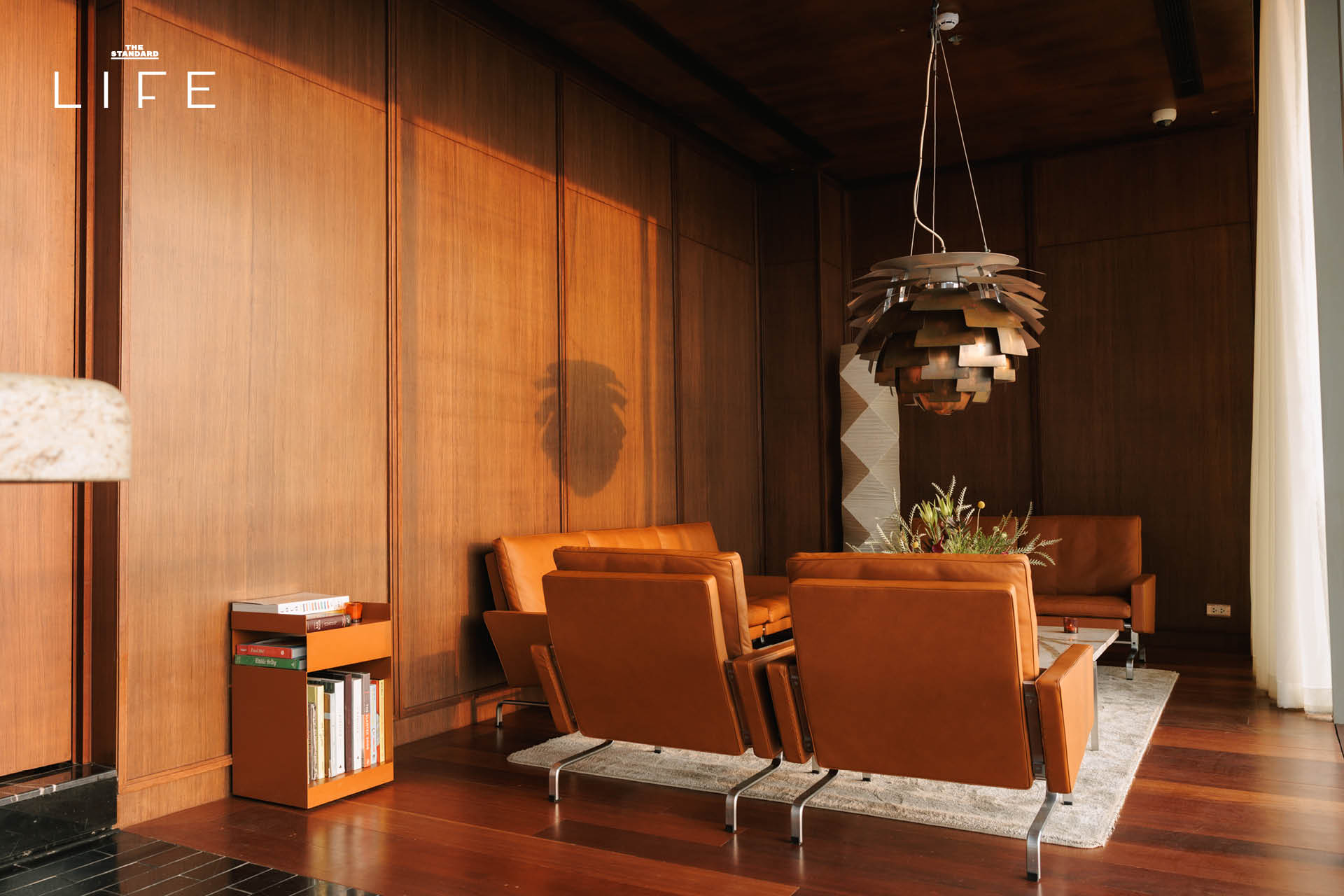 The NORM Bangkok บนชั้น 42 ตกแต่งด้วยเฟอร์นิเจอร์ Fritz Hansen