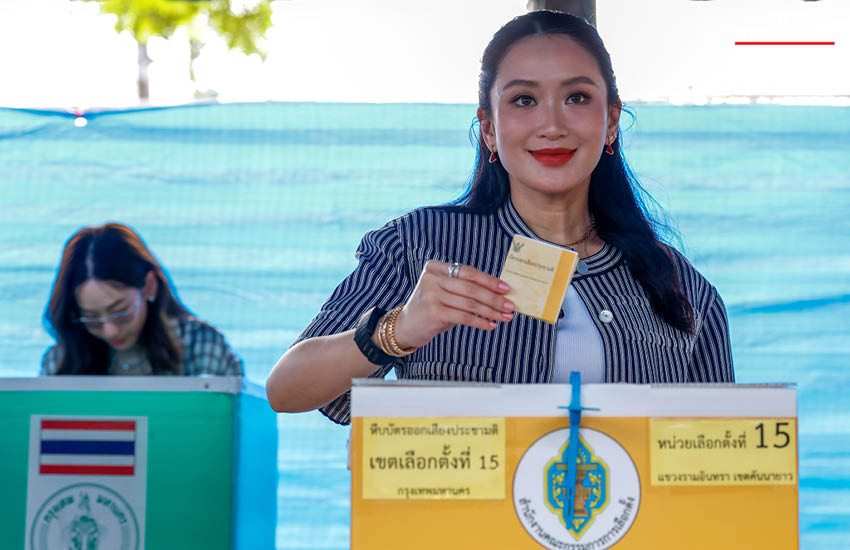 เลือกตั้ง 2569 : แพทองธาร ควง คุณหญิงพจมาน-พินทองทา ใช้สิทธิเลือกตั้ง