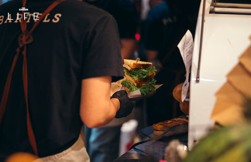 ดีเจพุฒ พุฒิชัย ในลุคสบายๆ ขณะพักผ่อนหลังเลิกงาน