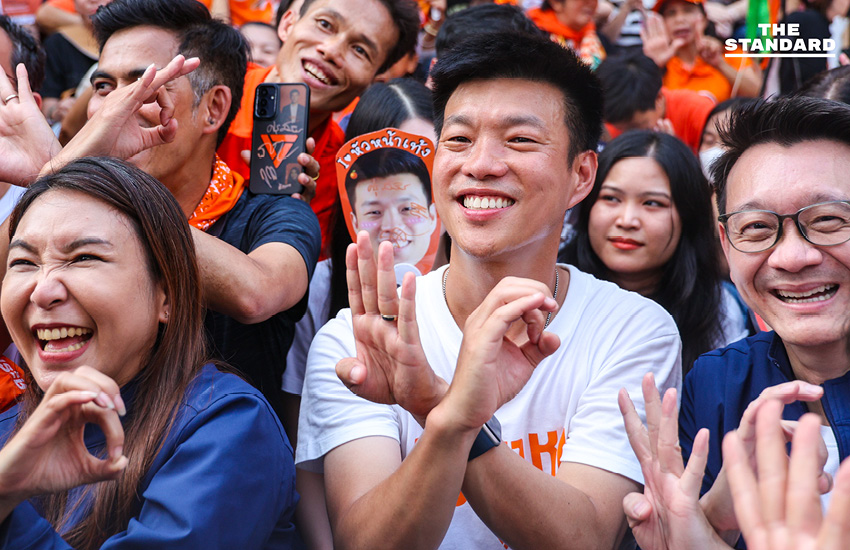 ‘เท้ง-ต้น-ทิม-ไหม’ ผนึกกำลังโค้งสุดท้าย ขึ้นรถแห่หาเสียง กทม. 