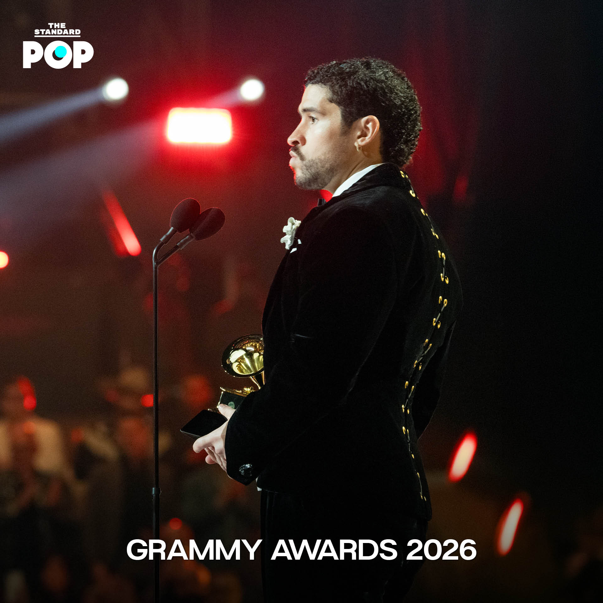 Bad Bunny ในชุดดีไซน์ล้ำสมัยที่สะท้อนถึงสไตล์ไร้เพศ (Genderless Fashion)