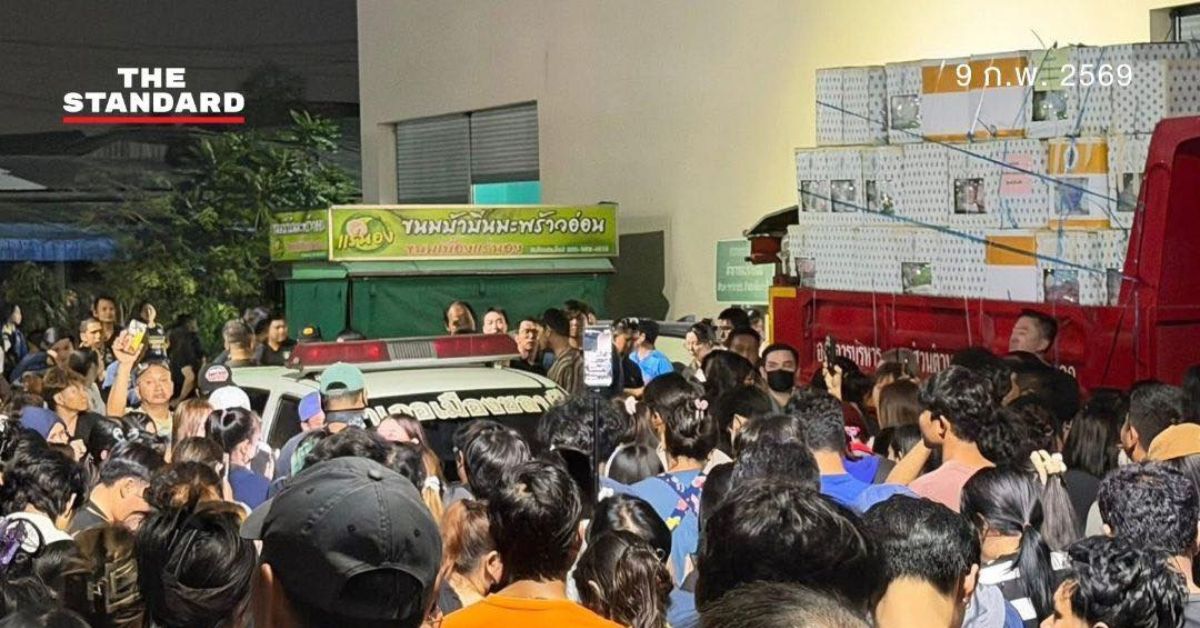 ชลบุรี เขต 1 วุ่น ประชาชนเฝ้าหีบเลือกตั้ง-ขวางรถขนบัตร เรียกร้อง นับคะแนนใหม่