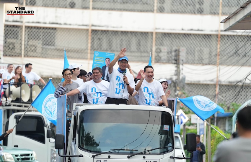 อภิสิทธิ์ เวชชาชีวะ หัวหน้าพรรคประชาธิปัตย์ นำทีมปล่อยขบวนรถแห่หาเสียงโค้งสุดท้ายรอบกรุงเทพมหานคร 3