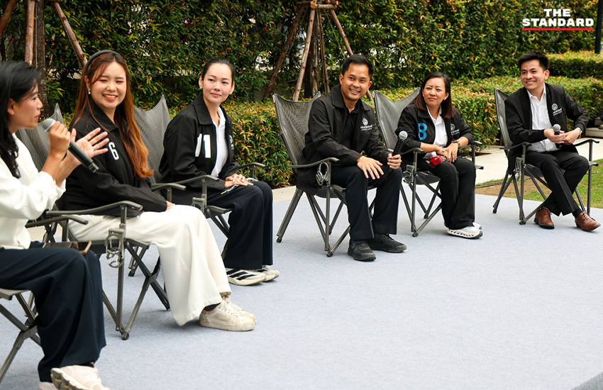 ภาพ อภิสิทธิ์ เวชชาชีวะ ปราศรัยเวทีพรรคประชาธิปัตย์ ชู ‘ทางรอดที่ปลอดภัย’ 10