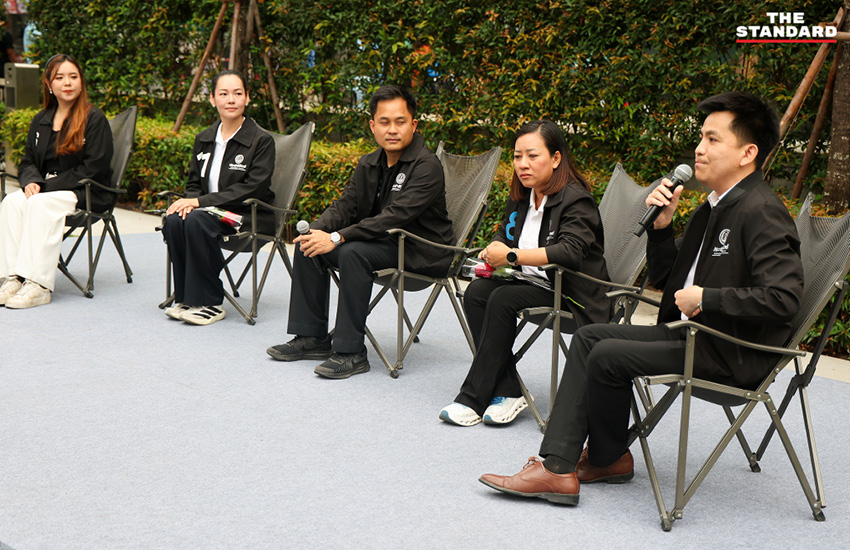 ภาพ อภิสิทธิ์ เวชชาชีวะ ปราศรัยเวทีพรรคประชาธิปัตย์ ชู ‘ทางรอดที่ปลอดภัย’ 11